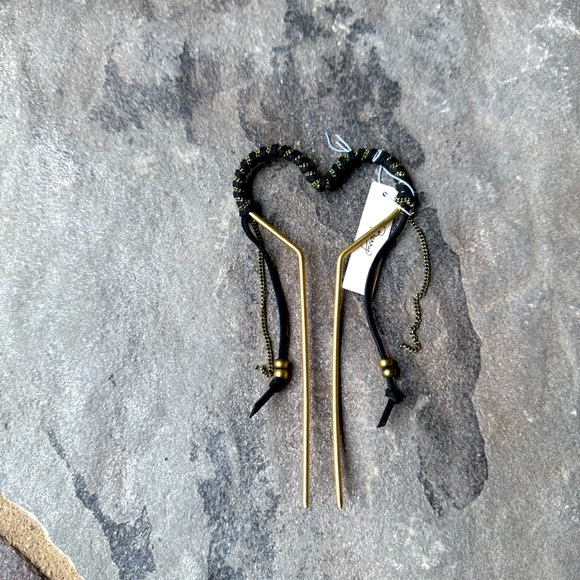 New🌟Free people-Gold and Black Heart Hair Pin - Picture 2 of 4